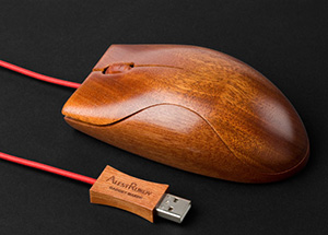 дизайнерская мышка и флешка из дерева
