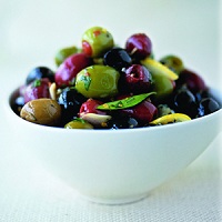 Маринованные оливки и маслины